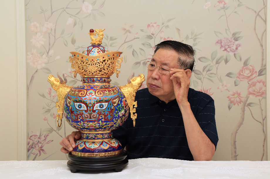 掌握最多种景泰蓝设计制作技艺的工匠