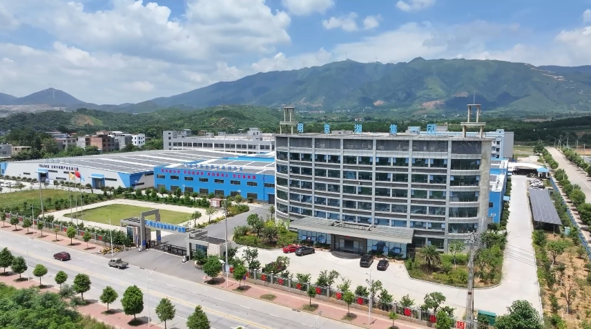 世界上占地面积最大的手机钢化膜生产基地